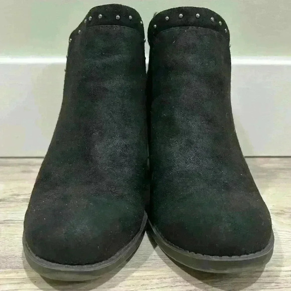 Naturalizer Soul Faux Suede Black Studded Booties Heeled Ankle Boots Size 7W - Picture 2 of 8